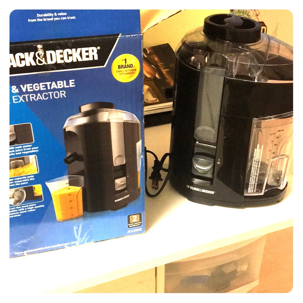 Fruit and vegetable juicer